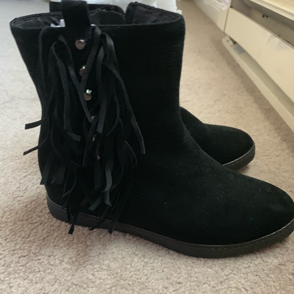 Shoes - Picture 2 of 3